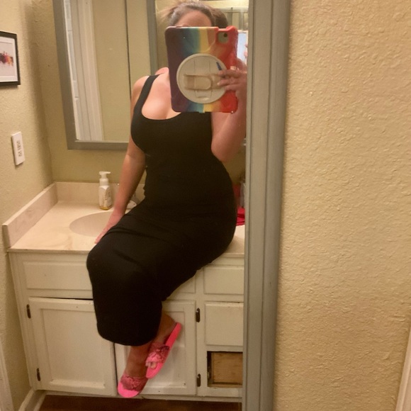 NEW LISTING‼️OLD NAVY Maxi Dress - Picture 10 of 16